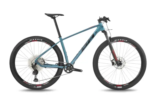 BH EXPERT 5.0 — bicicleta Montanha
