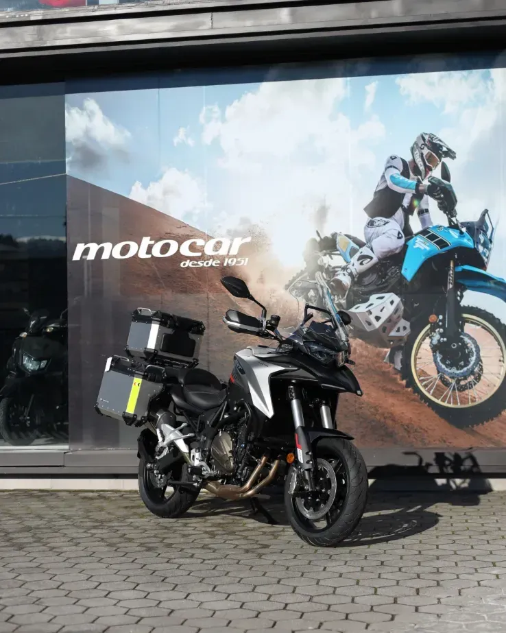 QJ Motor SRT 700 On Road — Adventure 698cc