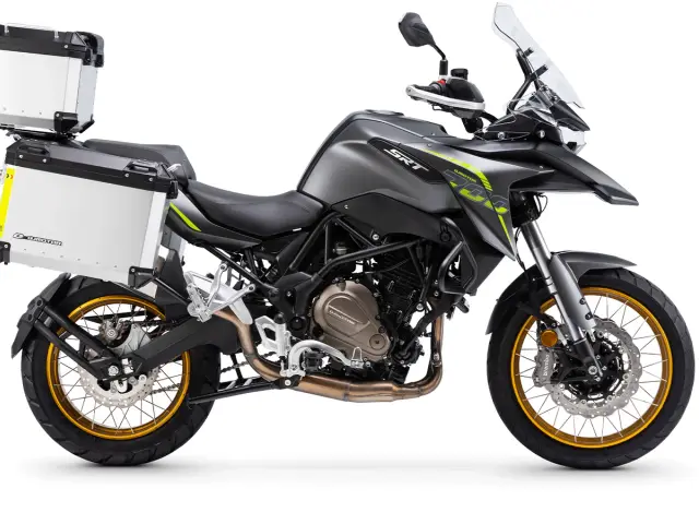 QJ Motor SRT 700X — Adventure 698cc