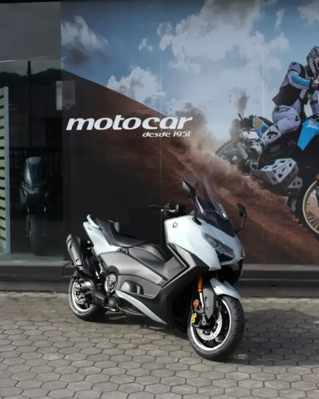 Yamaha TMAX TECH MAX 2026 — Scooter 560cc