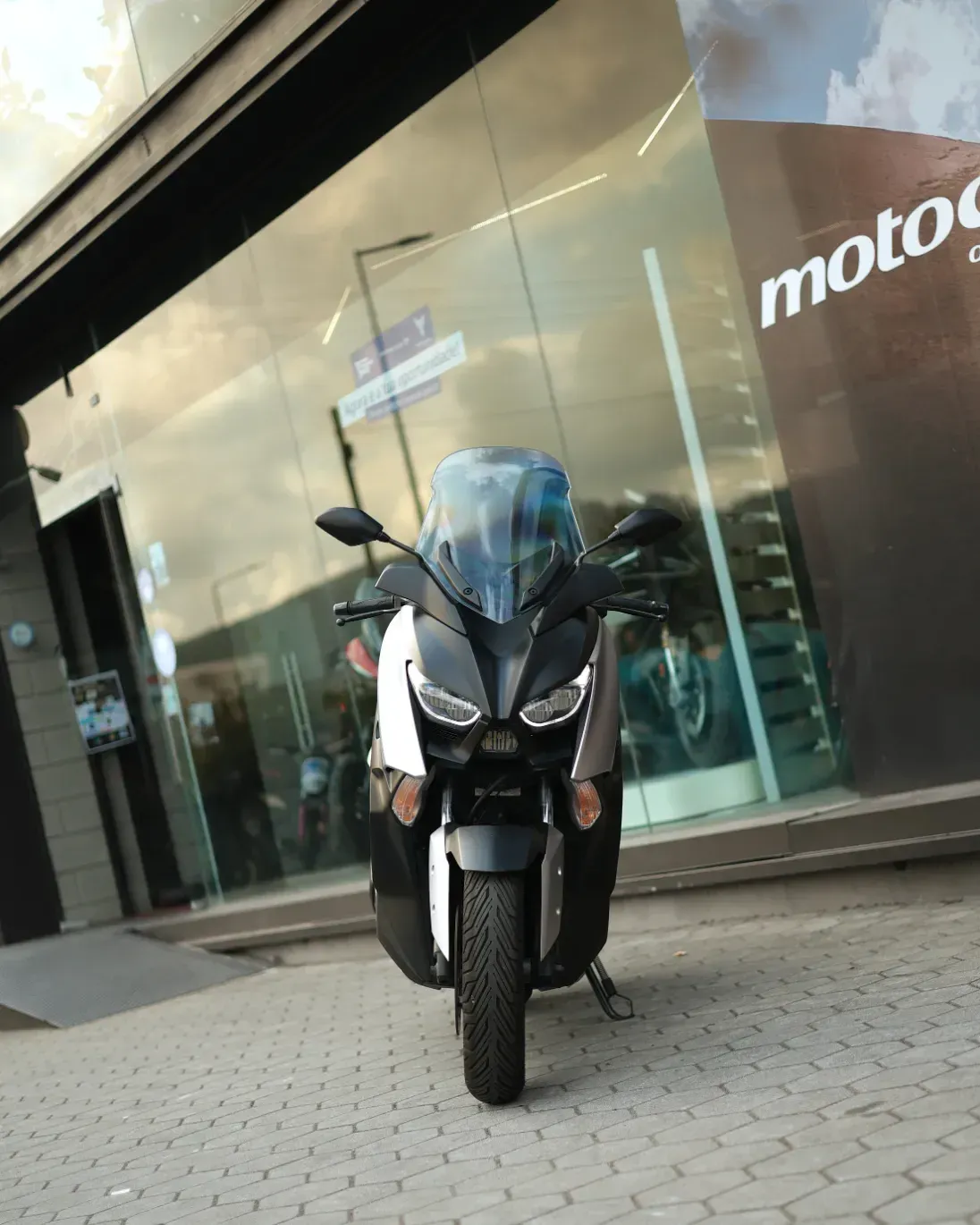 Yamaha XMAX 300 2018 — Scooter 292cc